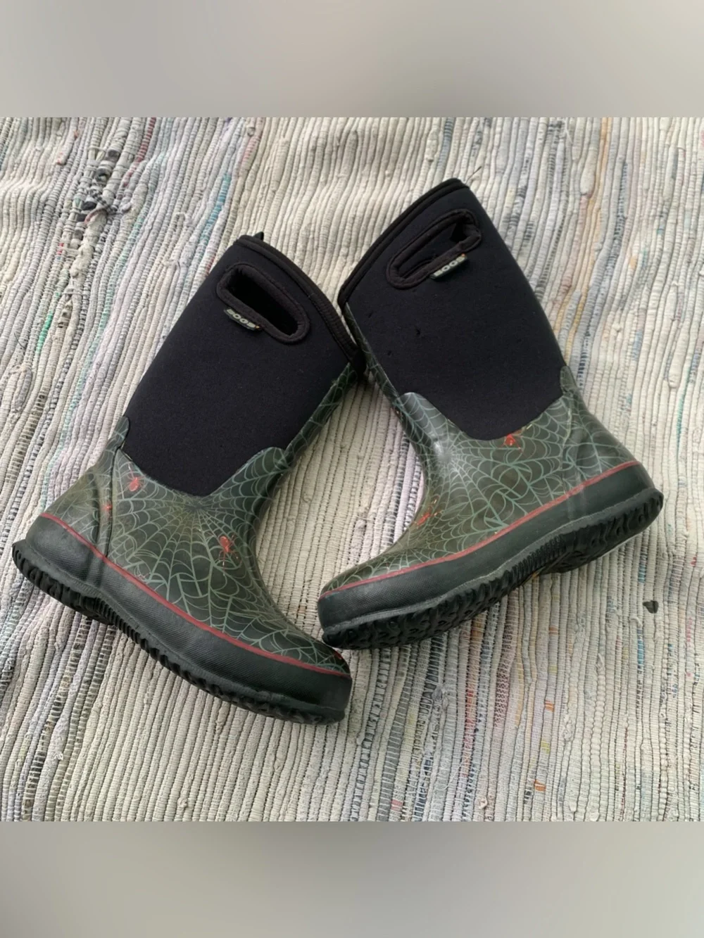 Bogs classic High black Spiders II boot youth/ little boy size 2
